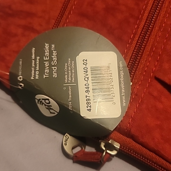 Red Travelon Traveling Bag New - Picture 2 of 4